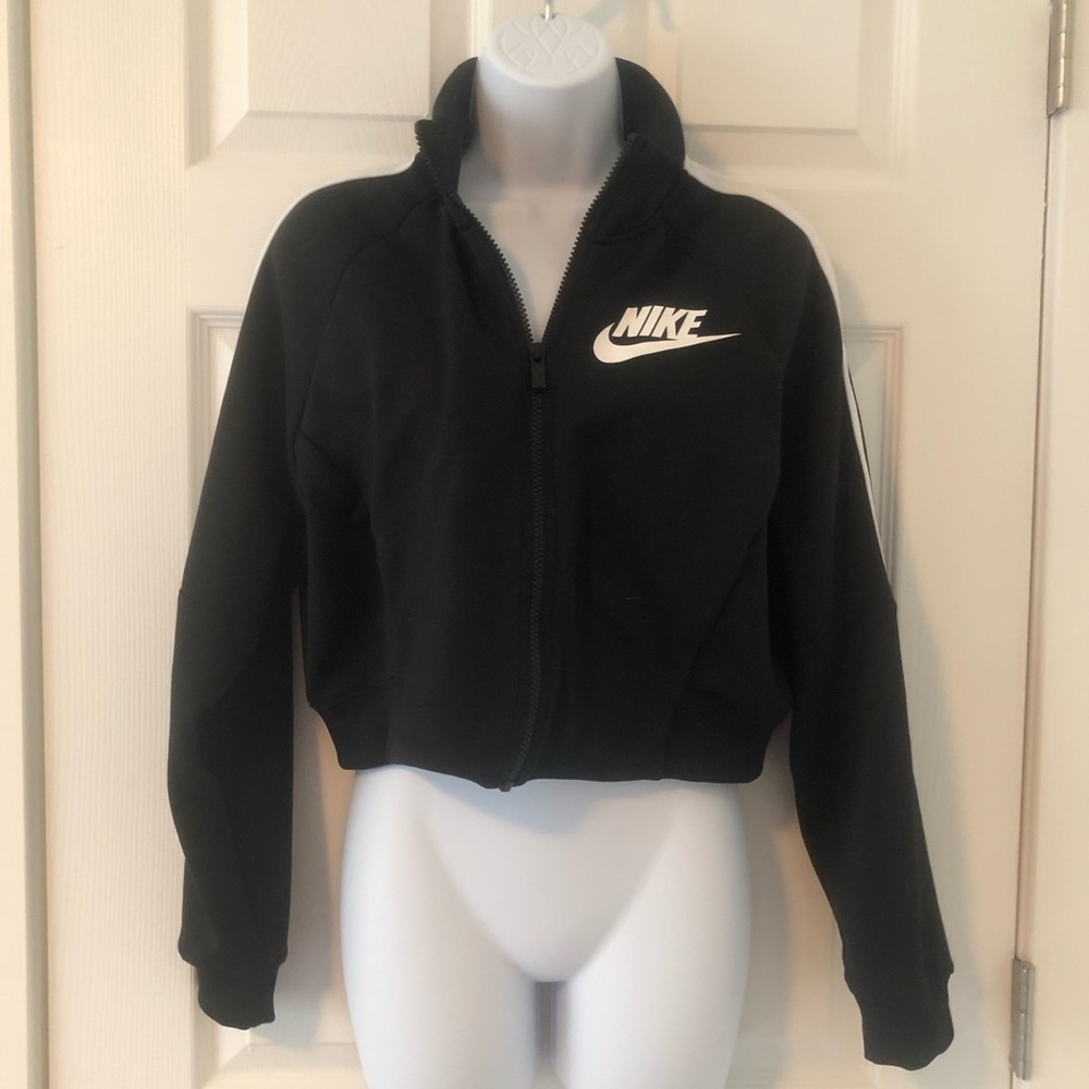 Women’s cropped Nike zip up